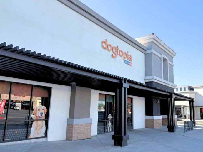 Exterior shot of Dogtopia Scottsdale-Raintree